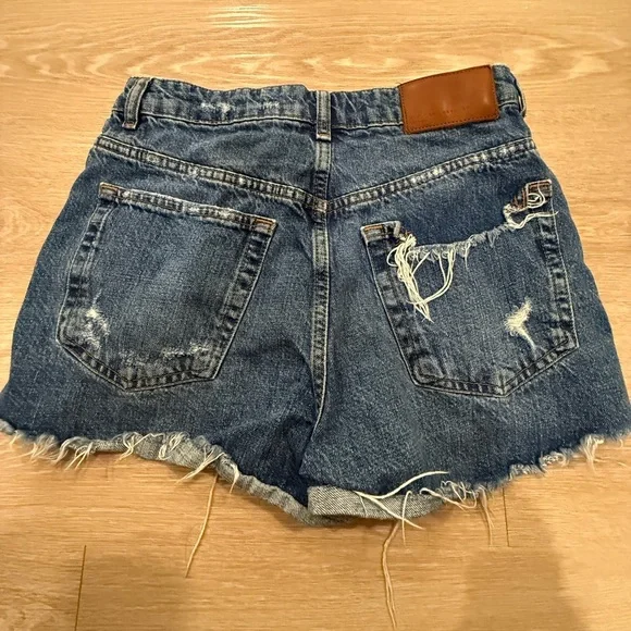 Zara Women’s The HW Distressed Short - Size US 4 - Picture 4 of 4